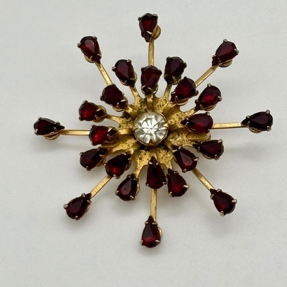 Vintage Starburst Brooch or Pendant With Faceted Prong Set Faux Garnets Unmarked - Picture 3 of 7